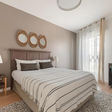 Ovelia Poissy - Les Romantiques Esterno foto